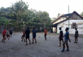 Main Bola Volly Jadikan Pelepas Penat Satgas TMMD Reg 105