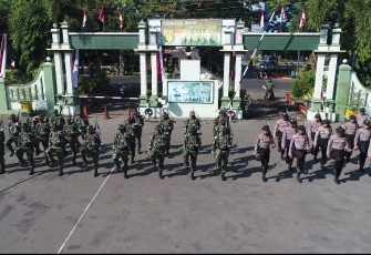 Peleton Gabungan Kompak Berlatih
