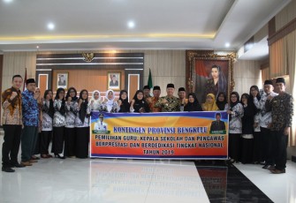 Gubernur Bengkulu Rohidin Mersyah Foto Bersama 