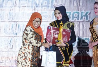 Bupati Tegal Umi Azizah Malam Grand Final Mas dan Mbak Duta Wisata Kabupaten Tegal