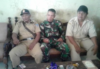 Babinsa Jatimulya saat bersama di Desa Harjasari