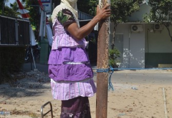 Sang pengadilpun memakai kostum emak emak