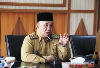 Sekretaris Daerah Provnsi Bengkulu Nopian Andusti Pimpin Rapat 