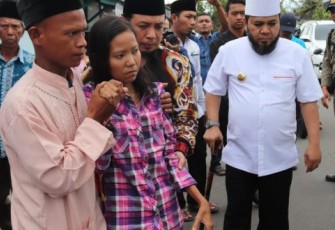 Wali Kota Bengkulu Helmi Hasan Meminjamkan Mobil Dinasnya Untuk Berobat Ke Palembang  