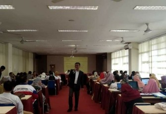 Kepala Pusat Penelitian dan Penerbitan Lembaga Penelitian dan Pengabdian kepada Masyarakat UIN SGD Bandung Wahyudin Darmalaksana 