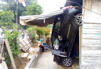 Kondisi Rumah Megawati Yang Tertabrak Mobil Minibus foto independentnusantara