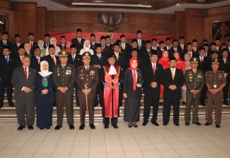 Komandan Kodim 0723 Klaten Letkol Kav Minarso Foto Bersama Dengan Anggota DPRD Kabupaten Klaten Terpilih Usai Pengucapan Sumpah Janji 