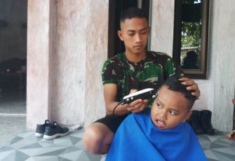 Ingin Cukur Seperti Pak Tentara