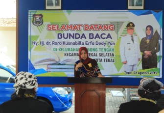 Hj dr Roro Kusnabilla Erfa Dedy Yon Bunda Baca Saat Giat Wisata Literasi Kota Tegal