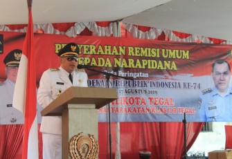 Wali Kota Tegal Saat Penyerahan Remisi Bagi Warga Binaan Pemasyarakatan Lapas II B Tegal