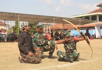 Babinsa Cawas Ikuti Latihan Dan Lestarikan Budaya Tradisional Jemparingan
