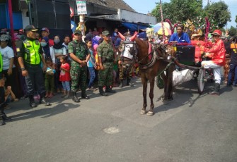 Kapten Inf Basuki  Menghadiri Dan Mengamankan Rangkaian Kegiatan Gelar Budaya Sedekah Bumi Loh Jinawi Kecamatan Manisrenggo Kabupaten Klaten