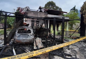 Bekas rumah wartawan Asnawi Luwi yang diduga dibakar