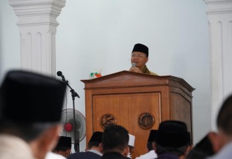 Gubernur Rohidin Jadi Khatib Jumat