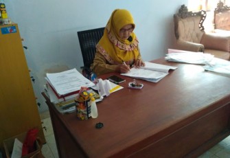 Kades Jimbung Siti Sumarsih