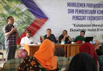 Ketua DPRD Kabupaten Bandung H Sugianto Saat Hadir Dalam Workshop Wisata Halal di Aula Kantor PTPN VIII Rancabali Kabupaten Bandung