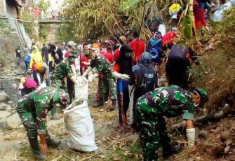 Aksi Bersih Sampah Kali Kolong Tonjong Brebes
