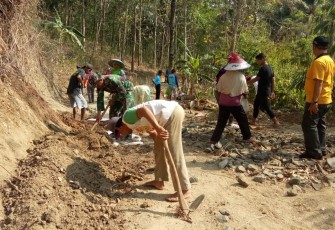TNI dan Warga Kejar Target Pra TMMD 106 Kodim Cilacap