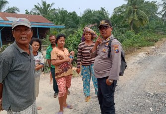Kapolsek Kualuh Hilir saat Sampaikan Pesan Kepada Warga