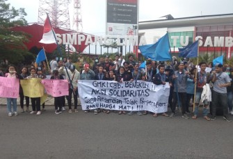 Masa Gerakan Mahasiswa Kristen Indonesia Gelar Aksi di Simpang Lima Ratu Samban Kota Bengkulu 