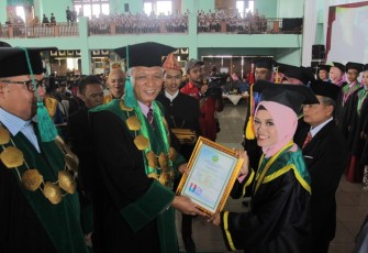 Wisuda sarjana strata I dan strata II angkatan XVIII IAIN Bengkulu