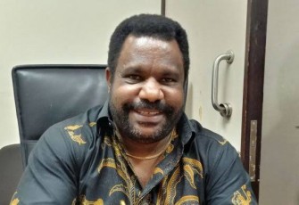 Lenis Kogoya Ajak Lihat Papua Secara Utuh Bagian dari NKRI