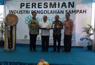Wakil Wali Kota Saat Menghadiri Peresmian Industri Pengolahan Sampah