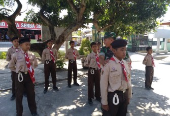 Pelda Sutikno TNI Karanganom Berikan Kedisiplinan Murid SMP IT Smart Cendekia