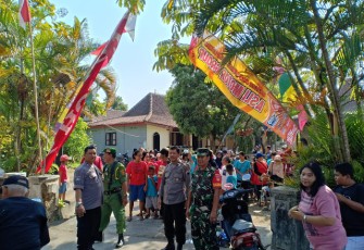 Babinsa Amankan Jalannya Jalan Sehat Desa Pluneng