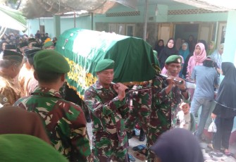 Proses Pemakaman H Paiman Purnawirawan TNI