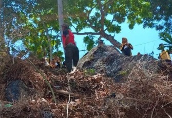 Turun tebing salah satu materi out bond
