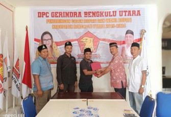 Pitra Martin saat didaftarkan ke Gerindra