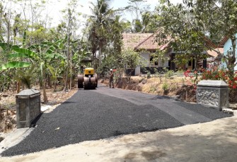Pembangunan Jalan Usaha Tani