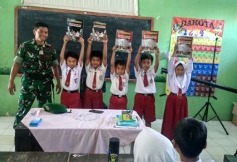 Sertu Lukas Ariyanto Babinsa Koramil Jatinom Melaksanakan Kegiatan Penanaman Cinta Tanah Air 