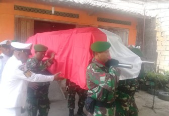 Wujud Empati Koramil 12/Manisrenggo Terhadap Warga Disaat Kesibukan Tugas