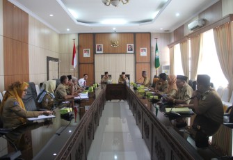 Asisten III Setda Provinsi Bengkulu Gotri Suyanto memimpin Rapat Pembahasan Tentang Usulan Kuota Jenis Bahan Bakar Minyak Tertentu dan Jenis BBM Khusus Penugasan