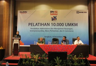 Asisten Perekonomian dan Administrasi Pembangunan Sekretariat Daerah Provinsi Bengkulu Yuliswani Buka Pelatihan UMKM Melalui Program CSR BRI Peduli