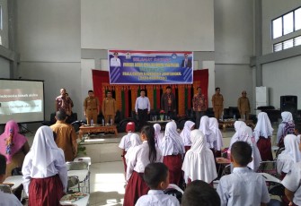 Bupati Aceh Singkil Dulmursid didampingi jajarannya saat membuka Lomba Mabel Matematika.