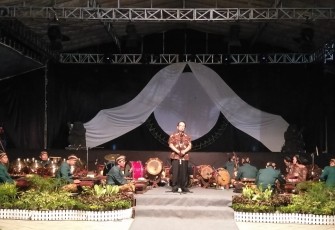 Bupati Blitar Drs. Rijanto saat memberikan sambutan dalam acara Pagelaran Wayang Orang Sriwedari