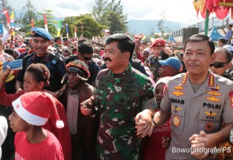 Panglima TNI dan Kapolri Hadiri KKR dan Tinjau Baksos Wamena 