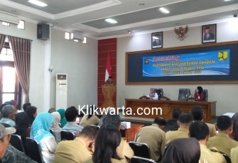 Plt Wali Kota Blitar Santosa Saat Memberikan Sambutan Dalam Acara Penyerahan Bantuan Rumah Swadaya 