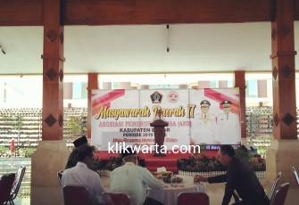 Bupati Rijanto saat membuka acara Musda ke- II Asosiasi Pemerintah Desa (APD) Kabupaten Blitar.