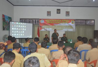 Kasiter Letkol Inf Arif Ismawan ketika memberikan materi Binter terpadu