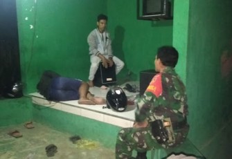 Babinsa Jogonalan Melaksanakan Patroli Pada Malam Hari