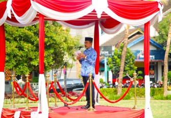 Bupati Pati bertindak sebagai inspektur upacara dalam HUT KORPRI