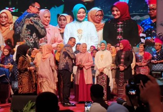 Bunda PAUD Provinsi Bengkulu Derta Wahyulin Rohidin Mersyah Sabet Penghargaan Himpaudi Award 2019