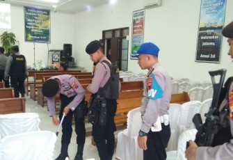 Kapolsek Limpung Pimpin Sterilisasi di Gereja GPDI