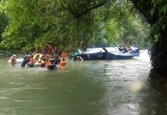 Pencarian korban tewas kecelakaan Bus Sriwijaya