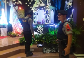 Satuan Sabhara Polres Batang Pastikan Gereja Bebas Dari Bahan Berbahaya