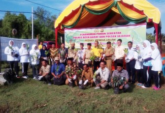 Penanaman pohon di Bekas Mako Polsek Samatiga